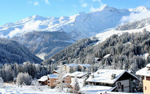 Villa Adele: Wasser, Baum, Schwimmbad, Resort, Garten, Eco Hotel, Schatten, Landscaping, Tropen
