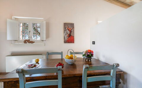 Preseglie Lake Garda: Möbel, Interior Design, Wand, Flooring, Holz, Tabelle, Decke, Küche & Esszimmer Tisch, Fussboden, Esszimmer