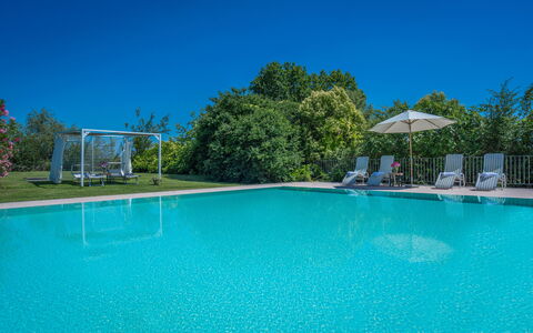 Preseglie Lake Garda: Blau, Schwimmbad, Resort, Freizeit, Gartenmöbel, Schatten, Eco Hotel, Thermae, Landscaping, Sonnenliege