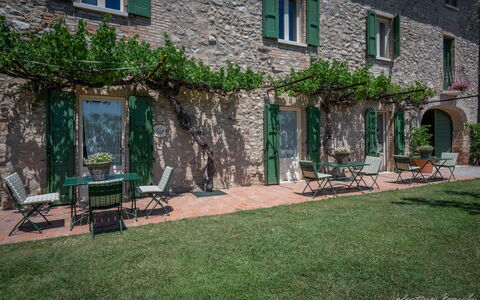 Preseglie Lake Garda: Gartenmöbel, Tisch Im Freien, Garten, Hof, Blumentopf, Villa, Zimmerpflanze, Hazienda, Hinterhof