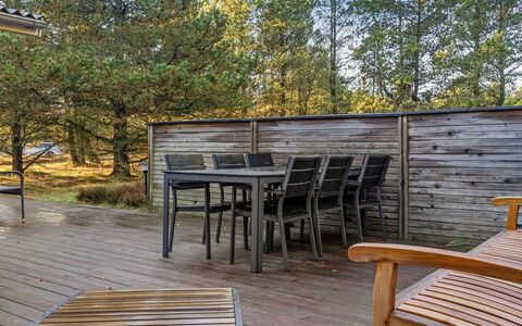 Neval - 150M from the Sea: Holz, Garten, Hinterhof, Grundstueck, Zuhause, Dach, Schatten, Deck, Hartholz, Garten