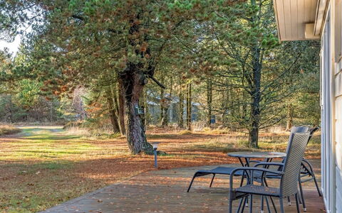 Neval - 150M from the Sea: Holz, Garten, Hinterhof, Grundstueck, Zuhause, Dach, Schatten, Deck, Hartholz, Garten