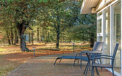 Neval - 150M from the Sea: Holz, Garten, Hinterhof, Grundstueck, Zuhause, Dach, Schatten, Deck, Hartholz, Garten