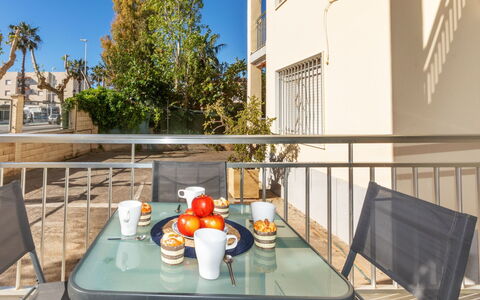 La Esmeralda: Wohnung, Balkon, Küste, Eigentumswohnung, Strandresort, Resort, Zaun, Ferienort, Hotel, Geländer