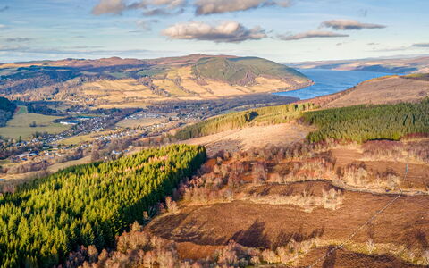 Loch Ness Lodge: Bergforms, Hügel, Natur, Berg, Natürliche Landschaft, Vegetation, Hochland, Landschaft, Horizont, Ökoregion