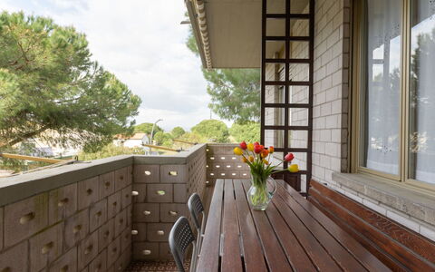 Lago di Bracciano: Wohnung, Balkon, Küste, Eigentumswohnung, Strandresort, Resort, Zaun, Ferienort, Hotel, Geländer