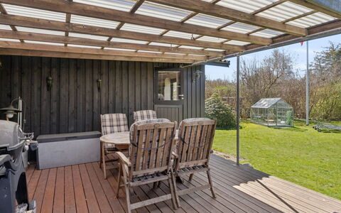 Emelita - 1.1Km from the Sea: Zuhause, Hütte, Veranda, Abstellgleis, Bauernhaus, Outdoor Struktur