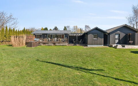 Emelita - 1.1Km from the Sea: Zuhause, Hütte, Veranda, Abstellgleis, Bauernhaus, Outdoor Struktur