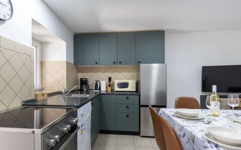 Hidden Hill: Küche, Küchengerät, Flooring, Interior Design, Major Appliance, Countertop, Fussboden, Möbel, Decke, Cabinetry