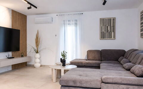 Antica: Möbel, Interior Design, Flooring, Couch, Fussboden, Holz, Wohnzimmer, Wohnung, Decke, Zuhause