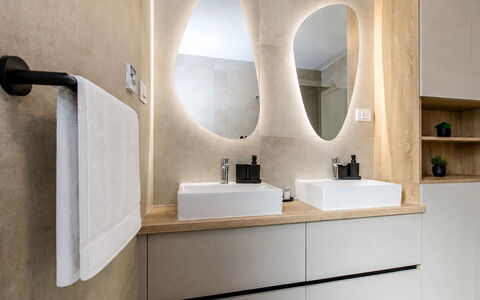 Antica: Interior Design, Flooring, Bad Sink, Armatur, Spiegel, Badezimmer, Badezimmerschrank, Fussboden, Sinken, Zapfhahn