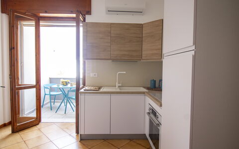 Sweet Dreams Home in Otranto: Küche, Möbel, Küchengerät, Interior Design, Flooring, Major Appliance, Holz, Fussboden, Countertop, Cabinetry