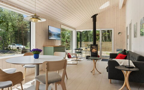 Gizelle - 200M from the Sea: Interior Design, Flooring, Holz, Fussboden, Möbel, Decke, Zuhause, Holzboden, Wohnzimmer, Light Fixture
