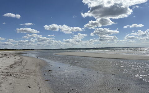 Gizelle - 200M from the Sea: Himmel, Wolke, Blau, Daytime, Horizont, Kumulus, Ökoregion, Strand, Ufer, Küsten Und Ozeanische Forms