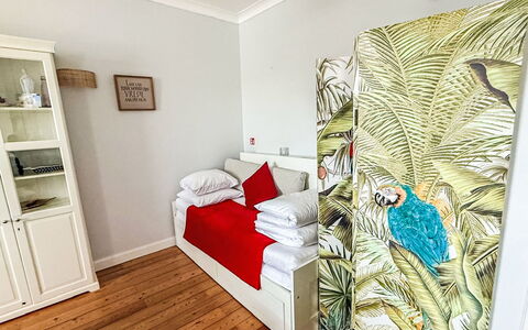 The Historic Sea Suite: Interior Design, Möbel, Schlafzimmer, Wand, Flooring, Fussboden, Holz, Bettdecke, Linens, Bett