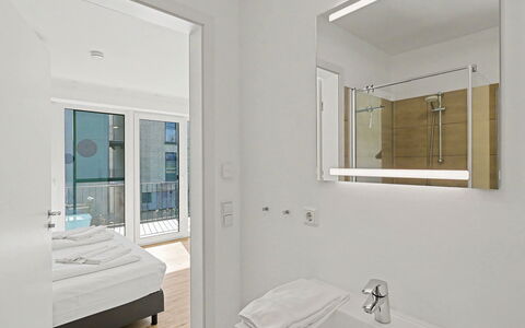 Seebrise: Interior Design, Fussboden, Flooring, Wohnung, Armatur, Decke, Zimmer, Glas, Badezimmer, Installation