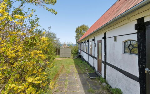 Espen - 300M from the Sea: Gras, Wiese, Grundstueck, Hütte, Ländliches Gebiet, Wiese, Gartenbauten, Garten, Schuppen