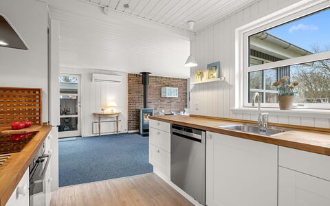 Ascan - 300M to the Fjord: Flooring, Küche, Holz, Decke, Major Appliance, Fussboden, Interior Design, Countertop, Küchengerät, Cabinetry