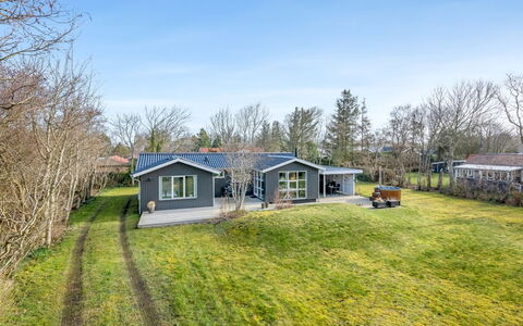 Ascan - 300M to the Fjord: Haus, Zuhause, Dach, Hütte, Garten, Estate, Rasen, Bauernhaus, Gartenbauten, Abstellgleis