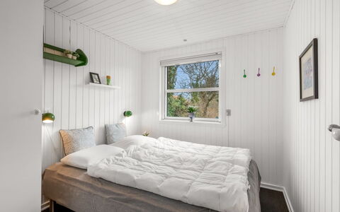 Ascan - 300M to the Fjord: Holz, Schlafzimmer, Flooring, Fussboden, Bettdecke, Bedding, Bett, Zuhause, Bettrahmen, Decke
