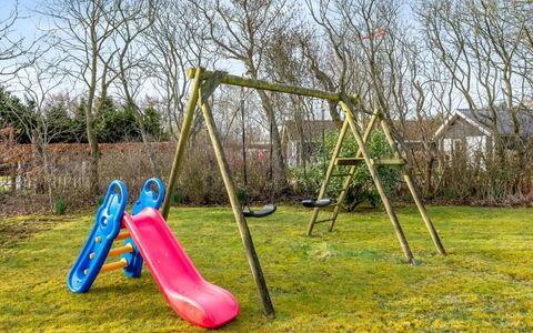 Ascan - 300M to the Fjord: Spielmittel, Spielplatz Rutsche, Spielplatz, Freizeit, Rutsche, Rasen, Garten, Park, Schwingen, Hinterhof