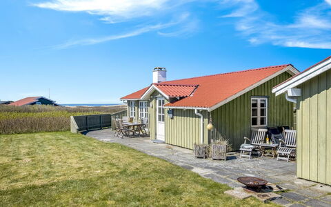 Ovine - 200M from the Sea: Schwimmbad, Hotel, Balkon