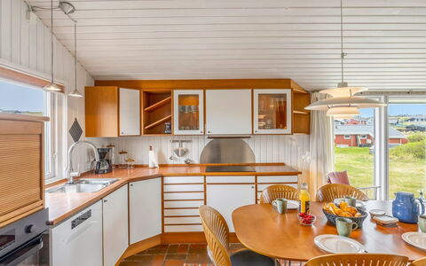 Alea - 150M from the Sea: Holz, Interior Design, Decke, Flooring, Fussboden, Küche, Holzbeize, Countertop, Hartholz, Lack