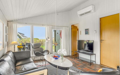 Alea - 150M from the Sea: Interior Design, Decke, Fussboden, Flooring, Möbel, Wohnung, Couch, Wohnzimmer, Stuhl