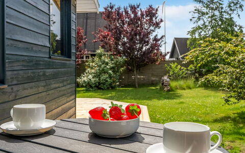 Tinka - 100M from the Sea: Möbel, Gartenmöbel, Abstellgleis, Tisch Im Freien, Hütte, Garten, Küche & Esszimmer Tisch, Servierware, Garten, Stuhl