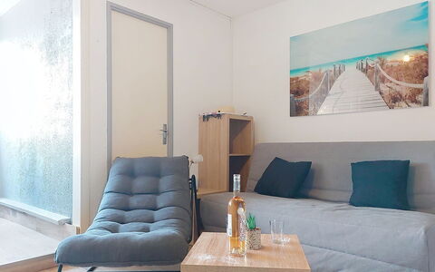Altitude 17: Schwimmbad, Hotel, Balkon