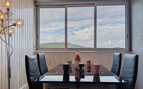 Altitude 17: Schwimmbad, Hotel, Balkon