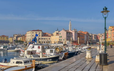 Rovinj 146: Schwimmbad, Hotel, Balkon