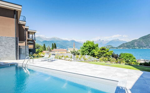 Casa Bel Lago: Blau, Schwimmbad, Resort, Eco Hotel, Gebirge, Hotel, Gartenmöbel, Ferienort, Villa, Schatten