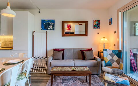 Casa Bel Lago: Möbel, Interior Design, Flooring, Couch, Fussboden, Wand, Zimmer, Holz, Decke, Wohnzimmer