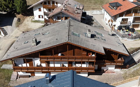 Casa Arnica: Schwimmbad, Hotel, Balkon
