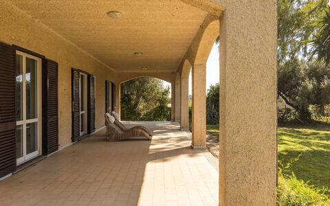 Tarquinia Garden Home: Die Architektur, Säule, Schatten, Estate, Beton, Hazienda, Landscaping, Outdoor Struktur, Veranda
