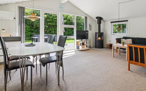 Brunhild - 29Km from the Sea: Interior Design, Flooring, Möbel, Decke, Holz, Fussboden, Wohnzimmer, Couch, Beleuchtung, Zuhause
