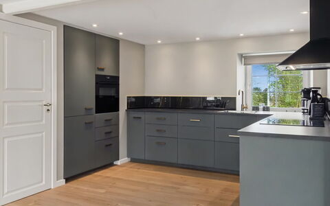 Farah - 25Km from the Sea: Möbel, Holz, Interior Design, Flooring, Fussboden, Stuhl, Zimmer, Decke, Wohnzimmer, Wohnung