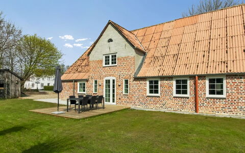 Farah - 25Km from the Sea: Möbel, Holz, Interior Design, Flooring, Fussboden, Stuhl, Zimmer, Decke, Wohnzimmer, Wohnung