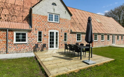 Farah - 25Km from the Sea: Möbel, Holz, Interior Design, Flooring, Fussboden, Stuhl, Zimmer, Decke, Wohnzimmer, Wohnung