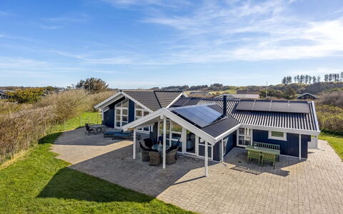 Halona - 400M from the Sea: Holz, Zuhause, Veranda, Deck, Hartholz, Dach, Holzbeize, Holzboden, Eco Hotel