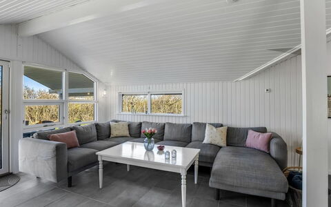 Halona - 400M from the Sea: Holz, Zuhause, Veranda, Deck, Hartholz, Dach, Holzbeize, Holzboden, Eco Hotel
