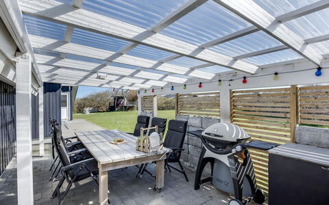 Halona - 400M from the Sea: Holz, Zuhause, Veranda, Deck, Hartholz, Dach, Holzbeize, Holzboden, Eco Hotel
