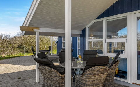 Halona - 400M from the Sea: Holz, Zuhause, Veranda, Deck, Hartholz, Dach, Holzbeize, Holzboden, Eco Hotel