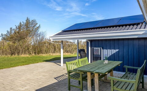 Halona - 400M from the Sea: Holz, Zuhause, Veranda, Deck, Hartholz, Dach, Holzbeize, Holzboden, Eco Hotel