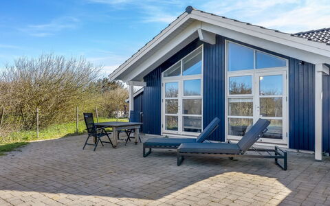 Halona - 400M from the Sea: Holz, Zuhause, Veranda, Deck, Hartholz, Dach, Holzbeize, Holzboden, Eco Hotel