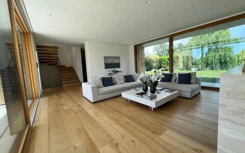 Villa Elena: Holzboden, Flooring, Interior Design, Fussboden, Möbel, Holz, Wohnzimmer, Laminatboden, Zuhause, Decke