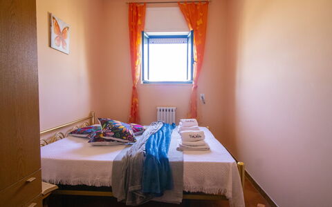 Elena'S House in Otranto: Bett, Schlafzimmer, Wand, Bettdecke, Fussboden, Interior Design, Bedding, Holz, Flooring, Möbel