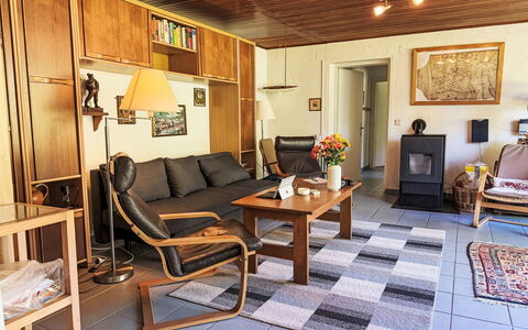 Ossiacher See 20: Möbel, Interior Design, Flooring, Fussboden, Couch, Holz, Wohnzimmer, Decke, Zimmer, Stuhl