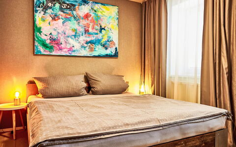 Bukanda: Möbel, Bett, Interior Design, Schlafzimmer, Flooring, Fussboden, Wand, Bedding, Bettdecke, Holz